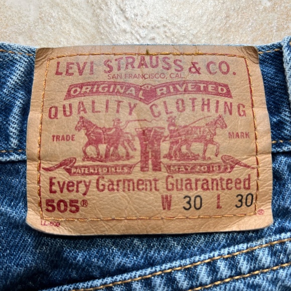 Levis 505 Blue Jeans - Picture 4 of 9